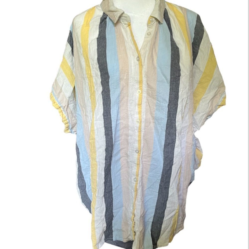 Cute casual short sleeve button up shirt - Picture 1 of 2